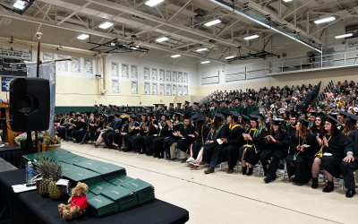 冰球突破官方平台 Celebrates 研究生s 和 the Adirondacks During 2023  Commencement Ceremonies